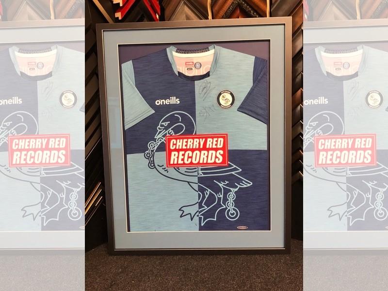 Wycombe Wanderers signed home shirt, framed with a Matt black moulding with silver edges, the shirt is pinned and mounted, and glazed with Tru Vue reflection control glass. Wycombe Wanderers signed home shirt, framed with a Matt black moulding with silver edges, the shirt is pinned and mounted, and glazed with Tru Vue reflection control glass.